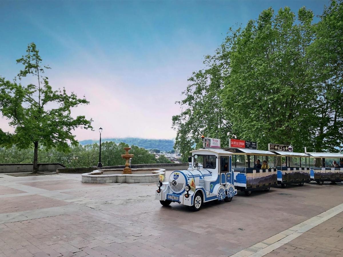 Quartier Historique Et Populaire Du Chateau De Pau Exteriör bild